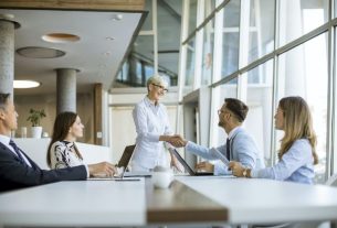 CEOs should focus on their first 100 days, too